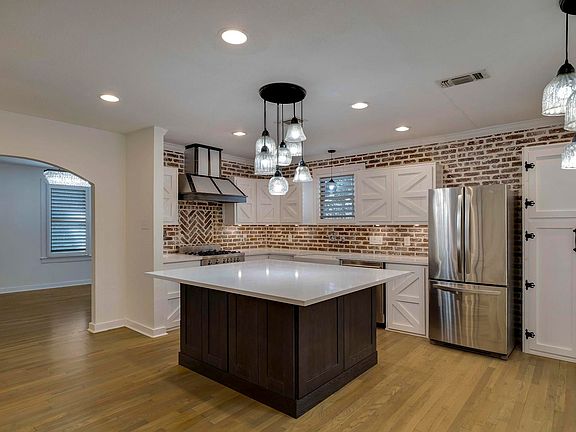 5th image of 115 Castano Ave