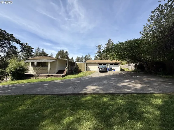 17813 Aqua Vista Ln, Brookings, OR 97415