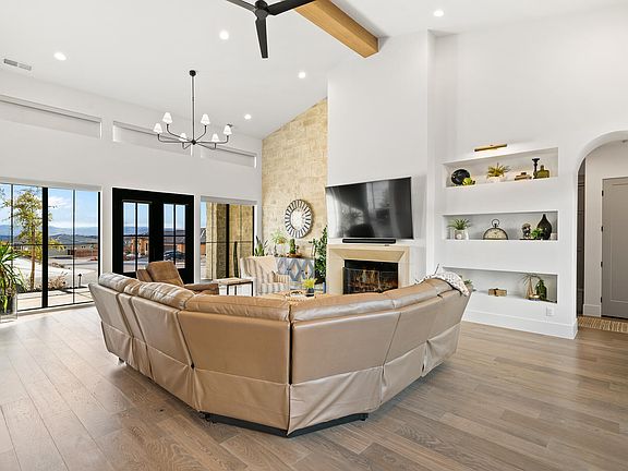 4th image of 2028 N Somerset Cir
