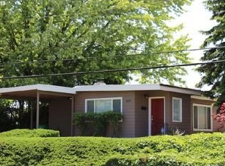 8524 NE Halsey St, Portland, OR 97220