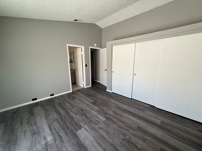 44466 Meadow Grove St — Photo 11