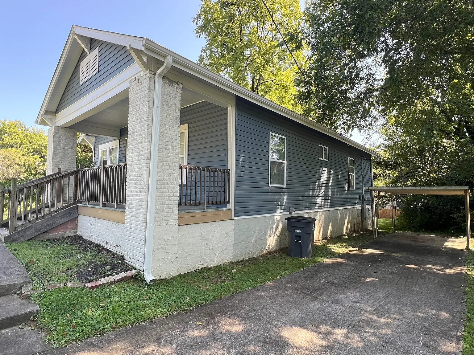 3 bed, 1036 sqft, $1,850 — Photo 2