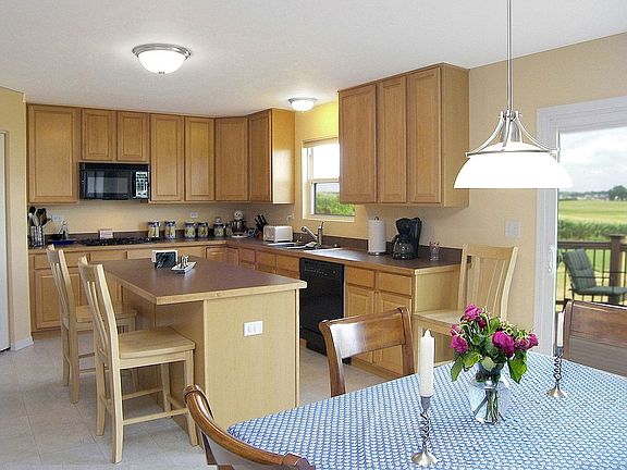 2nd image of 717 Kelley Dr
