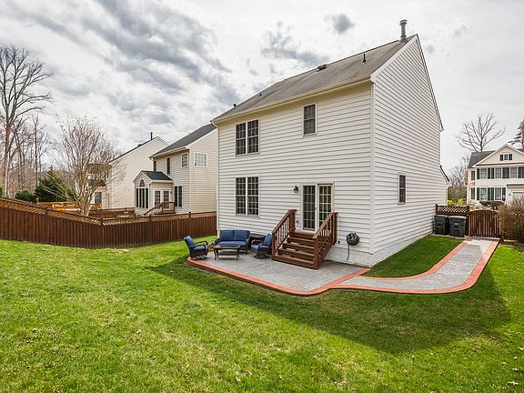 Check out this fenced yard!