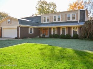 569 Carlisle Ct, Glen Ellyn, IL 60137