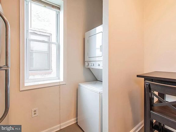 5th image of 1613 W Diamond St