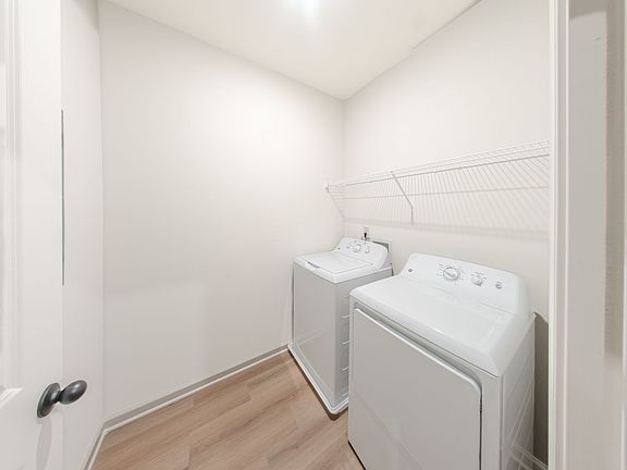 4th image of 411 Summit View Ln Unit 5