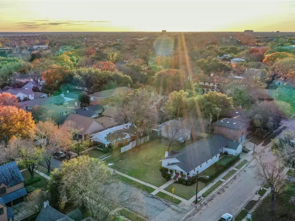 1204 Clover Ln, Fort Worth, TX 76107