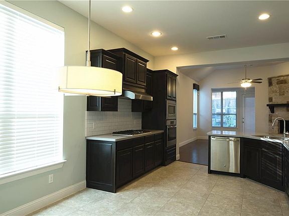 3rd image of 2421 Balmoral Dr