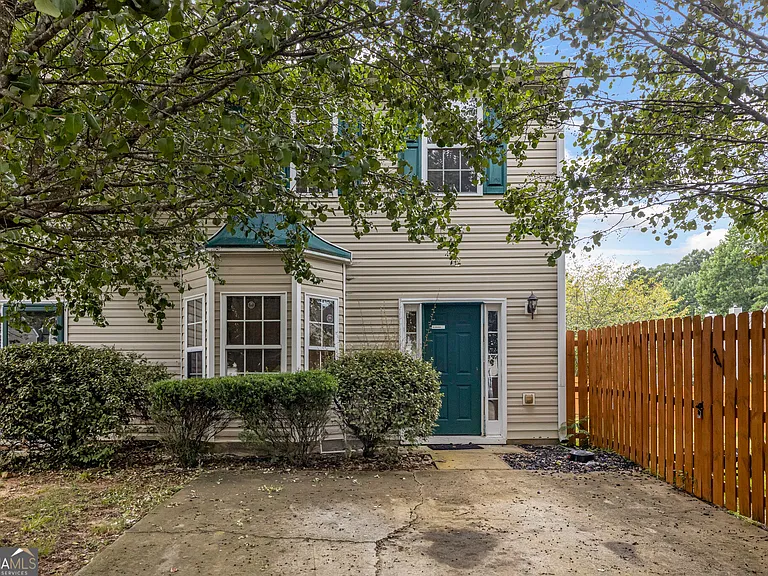 5475 Hampton Ct S — Photo 1