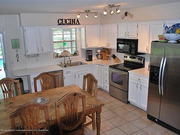 3rd image of 2179 Gabriel Ln