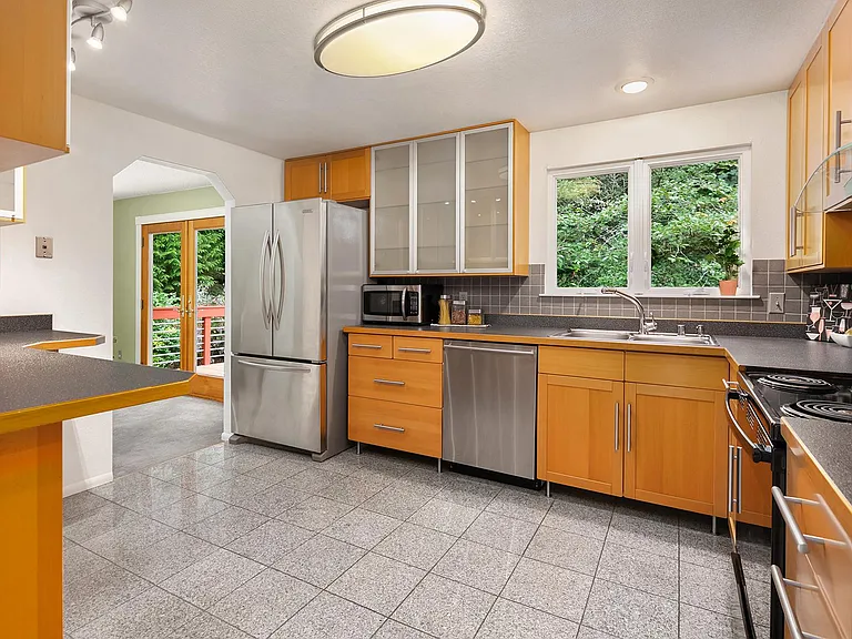 5265 Highland Dr — Photo 14