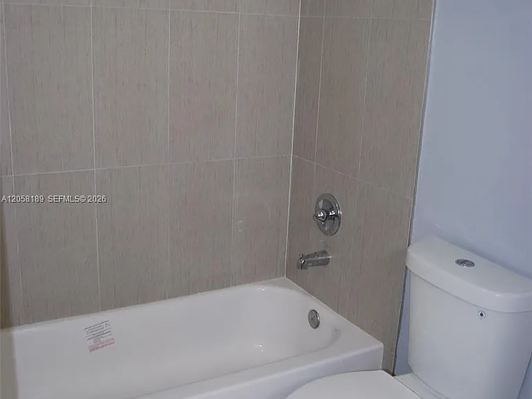 2803 N Oakland Forest Dr #108 — Photo 20