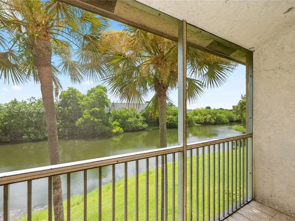 5560 Lakeside Dr APT 204, Margate, FL 33063