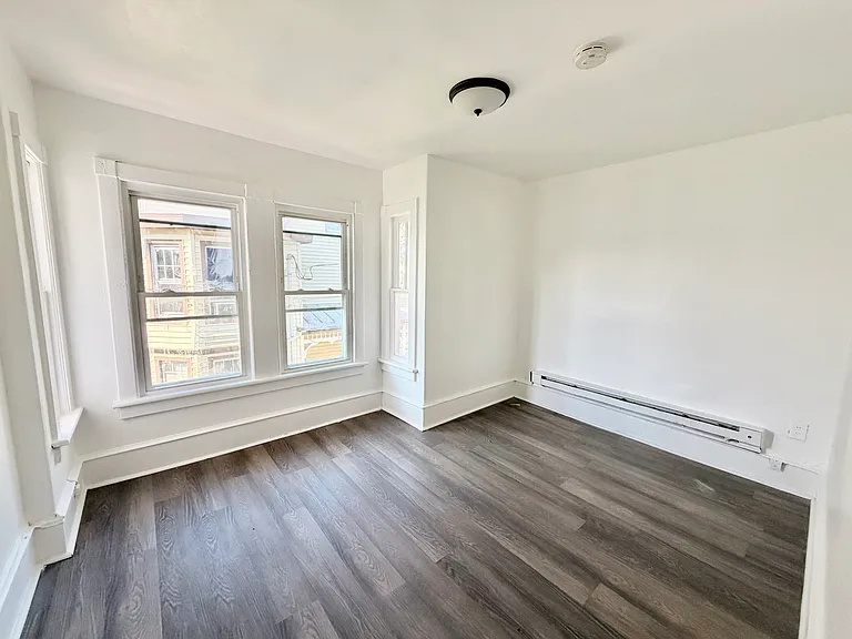 710 High St N — Photo 9