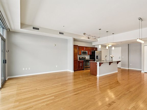 5th image of 106 W Seeboth St Unit 821