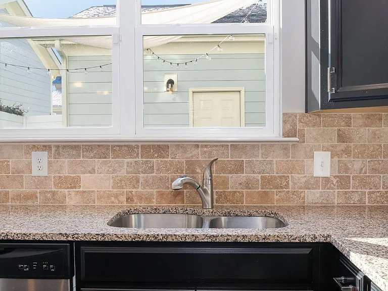 1304 Assembly St — Photo 10