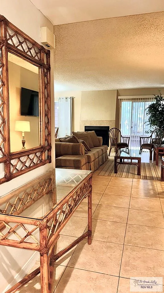 2 bed, 2.0 bath, 1169 sqft, $2,000 — Photo 4