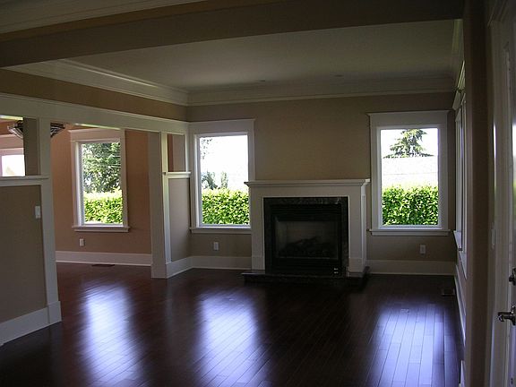 hardwood floors, great flow for entertaining