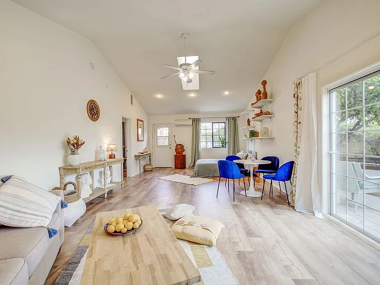 6308 W Port Royale Ln — Photo 56