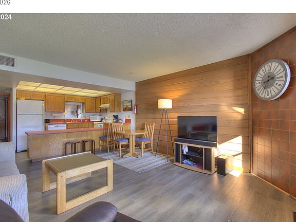 5th image of 94304 Wedderburn Loop Rd #419