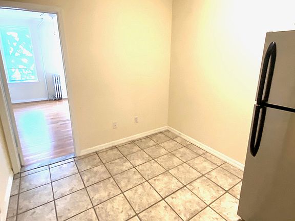 2nd image of 30 Garnet St #3R1