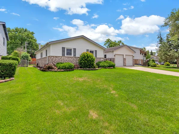 9149 S 89th Ave, Oak Lawn, IL 60457