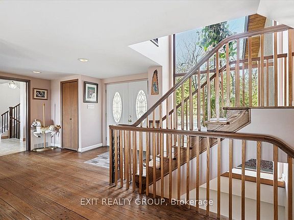 3rd image of 401 Hearns Rd