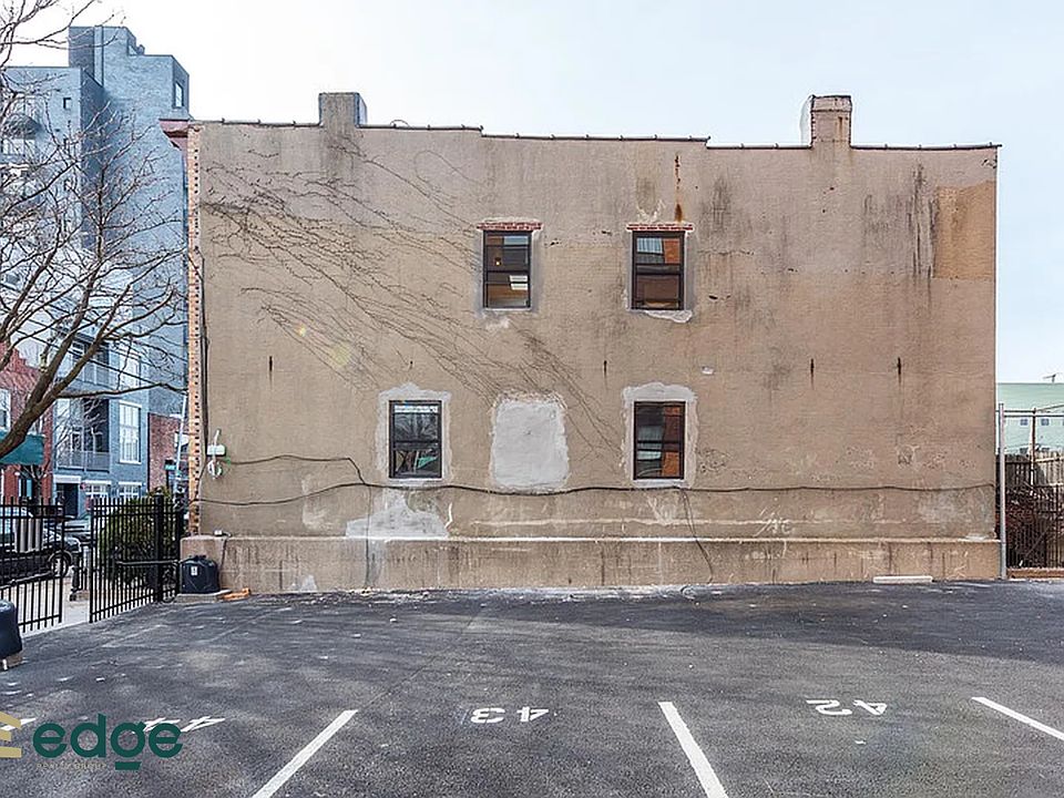 1st image of 215 Richards St #1