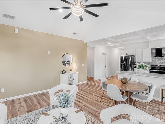 4th image of 2016 Willis Rd