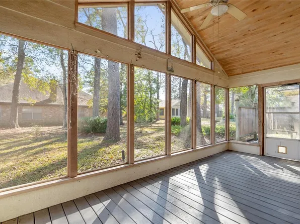 718 Palmer Dr, Conroe, TX 77302