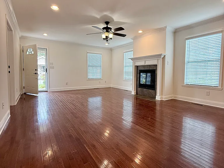2312 Lawson Ave — Photo 6