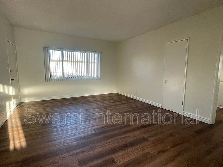 10970 S Figueroa St #7 — Photo 12
