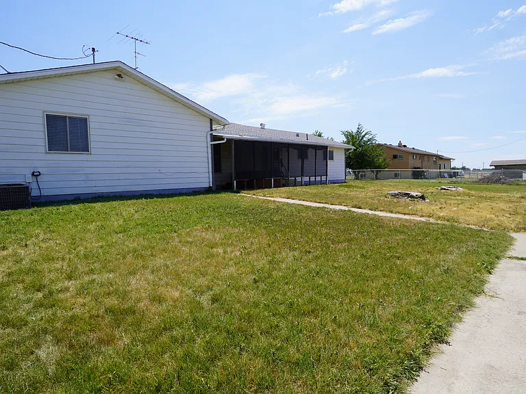 615 S 5900 W — Photo 27