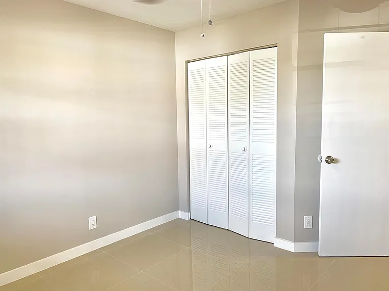 2750 Forest Hills Blvd #208 — Photo 17