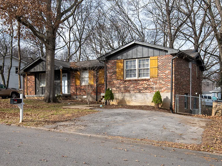 561 Singer Dr #B — Photo 1