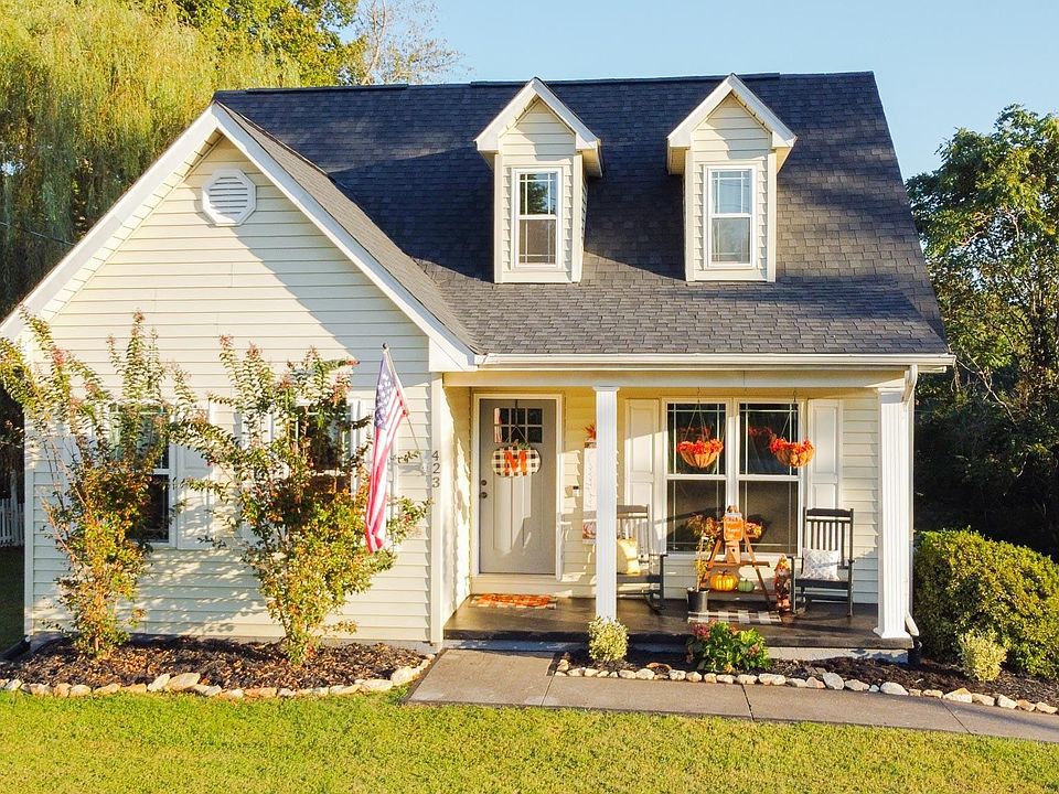 1st image of 423 Hayter Dr