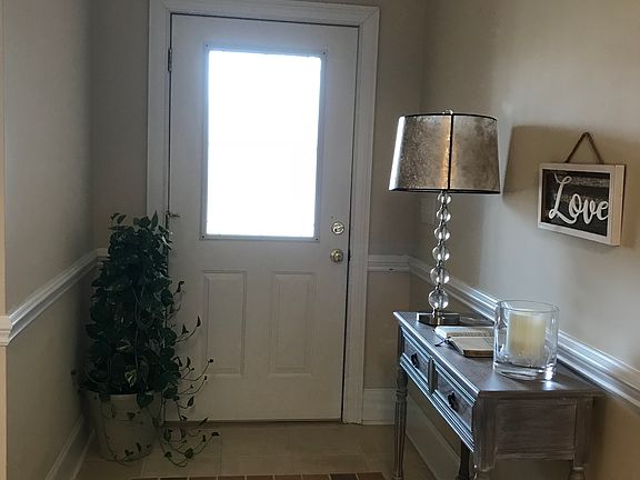 4th image of 417 Elias Ct NE