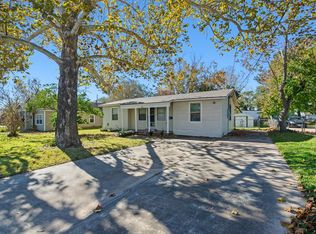 418 S Shanks St, Clute, TX 77531