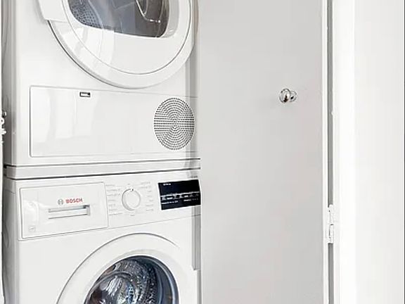 4th image of 290 3rd Ave APT 7A