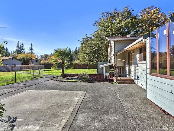 4th image of 2412 Marine Dr NE