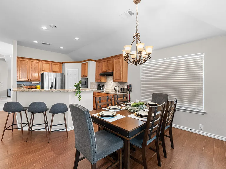 11350 Balcones Dr — Photo 85