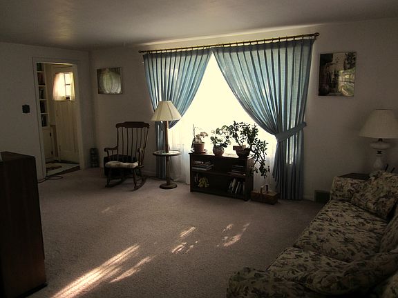 4th image of 364 Belmont Ave