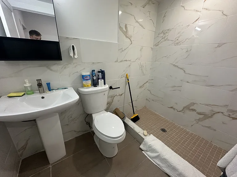 819 42nd St #2 — Photo 7