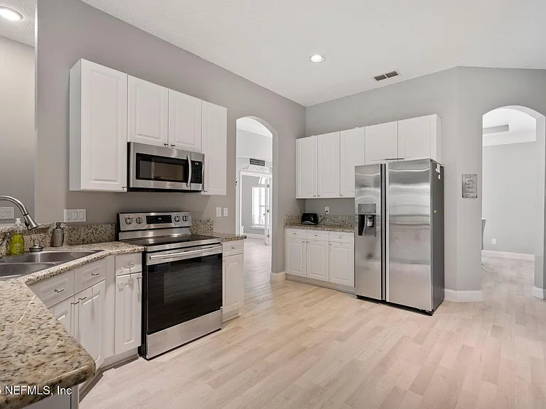 1816 Creekwood Ln — Photo 8