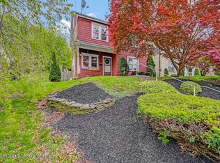 1208 Monroe Ave, Dunmore, PA 18509