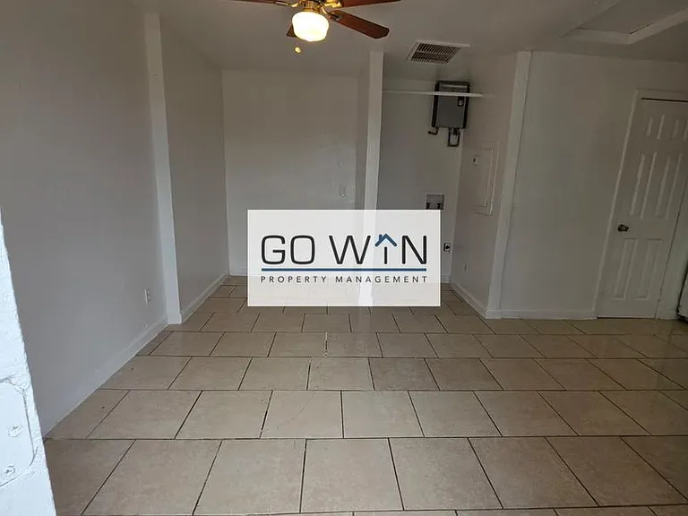 2440 E Monroe St — Photo 3