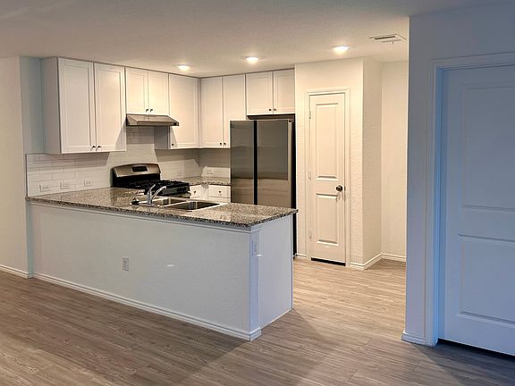 Tiled Backsplash in Kitchen