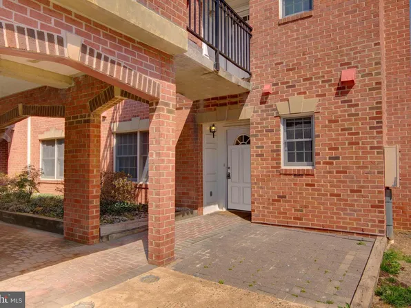 6908 Fairfax Dr Unit 100, Arlington, VA 22213