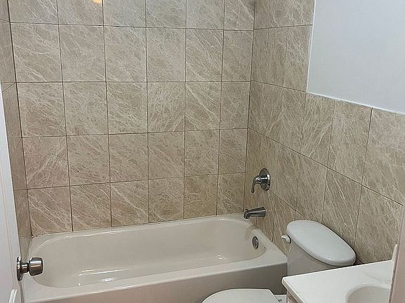 3rd image of 253 E 206th St #2C